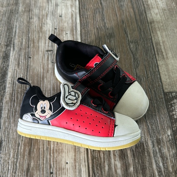 Disney's Mickey Mouse Baby Boys Court Sneakers, Sizes 6 - Picture 4 of 10